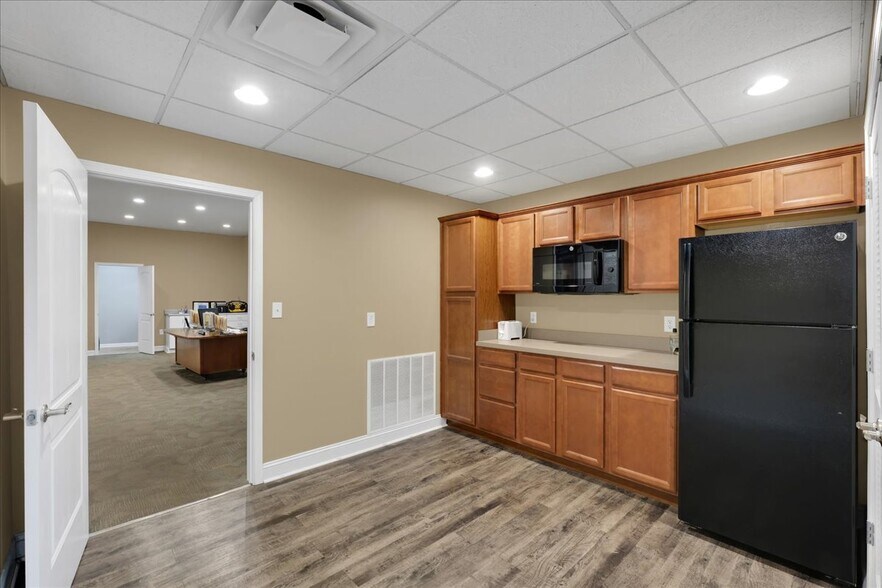 More Photos Of 1518 Petunia Ave, Louisville Warehouse For Sale