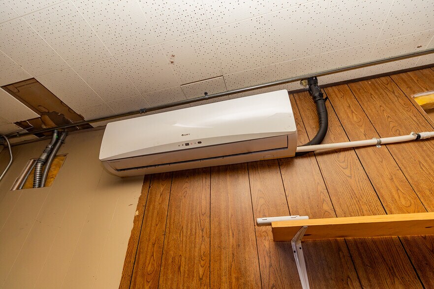 More Photos Of 1627 S Hillside St, Wichita Freestanding For Sale