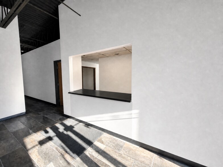 More Photos Of 4211 Rhode Island Ave N, New Hope Freestanding For Lease