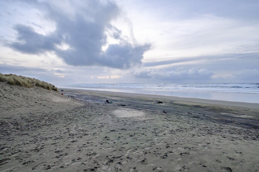 More Photos Of 1005 SE Bay Blvd, Newport Land For Sale