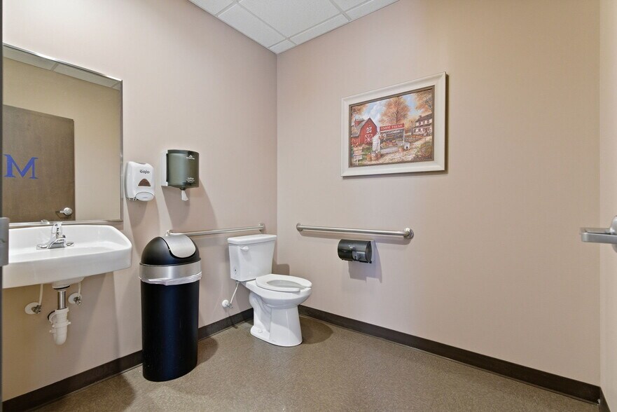 More Photos Of 142 Hampton Ct, Commerce Rehabilitation Center For Sale