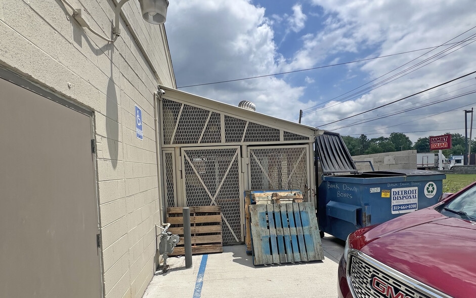 More Photos Of 25825 W 7 Mile Rd, Redford Township Convenience Store For Sale