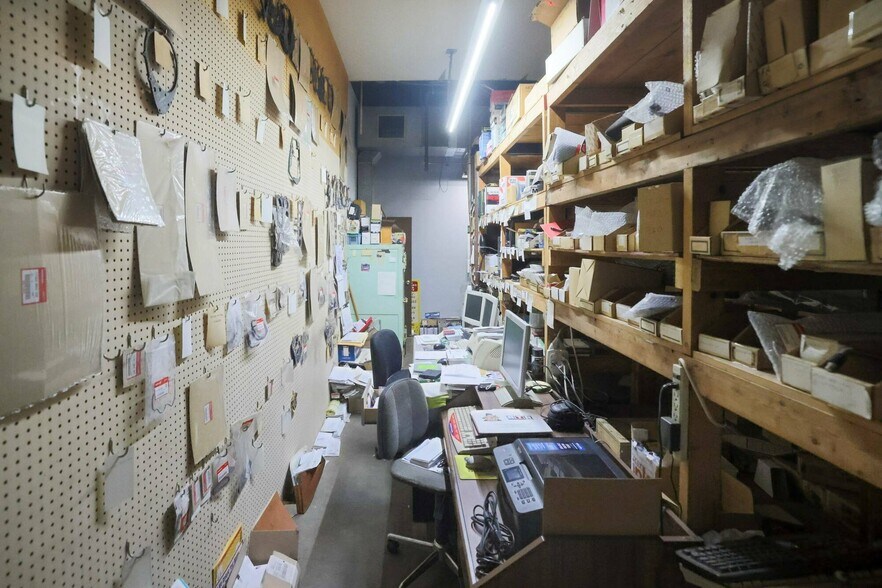 More Photos Of 4215 E Lake St, Minneapolis Freestanding For Sale