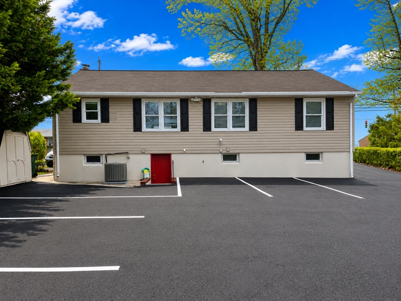 More Photos Of 3814 E Joppa Rd, Nottingham Office For Sale