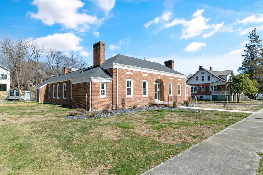 More Photos Of 44 4th St NW, Pulaski Office For Sale