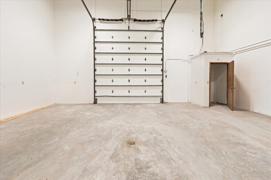 More Photos Of 3536 International St, Fairbanks Office For Lease