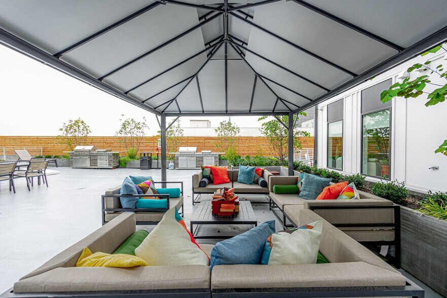 More Photos Of 366 E Broad St, Columbus Apartments For Lease