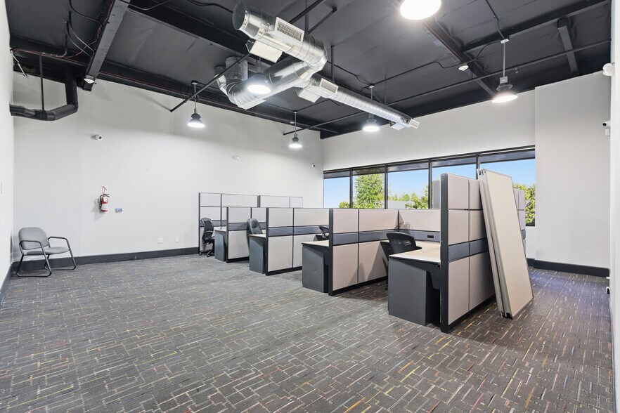 More Photos Of 9410 Topanga Canyon Blvd, Chatsworth Office For Lease