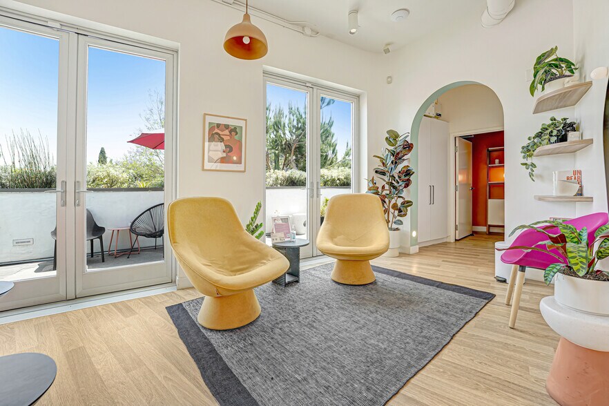 More Photos Of 3921 W Sunset Blvd, Los Angeles Storefront For Sale