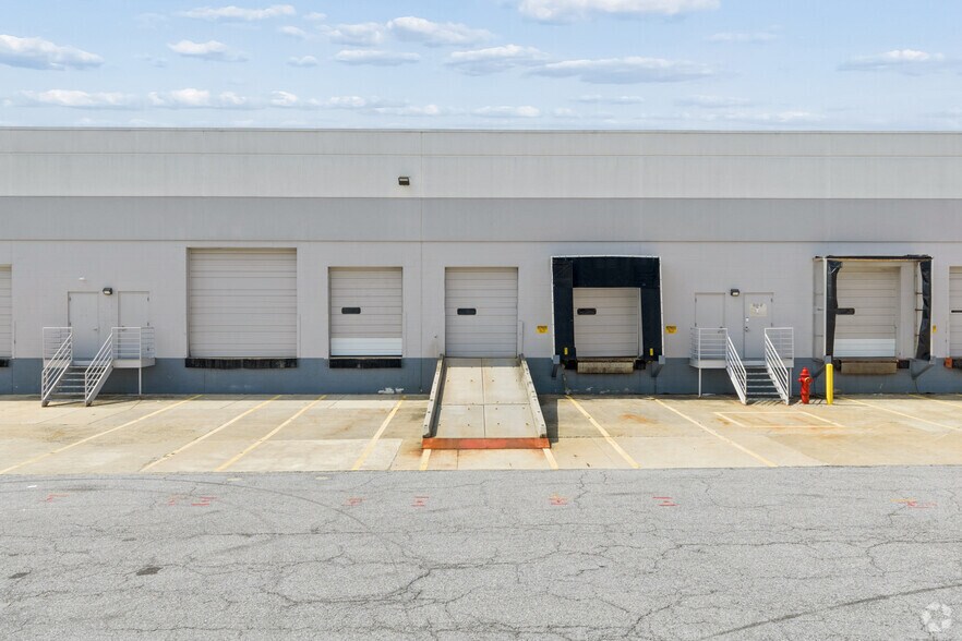 More Photos Of 810 Oregon Ave, Linthicum Unknown For Lease