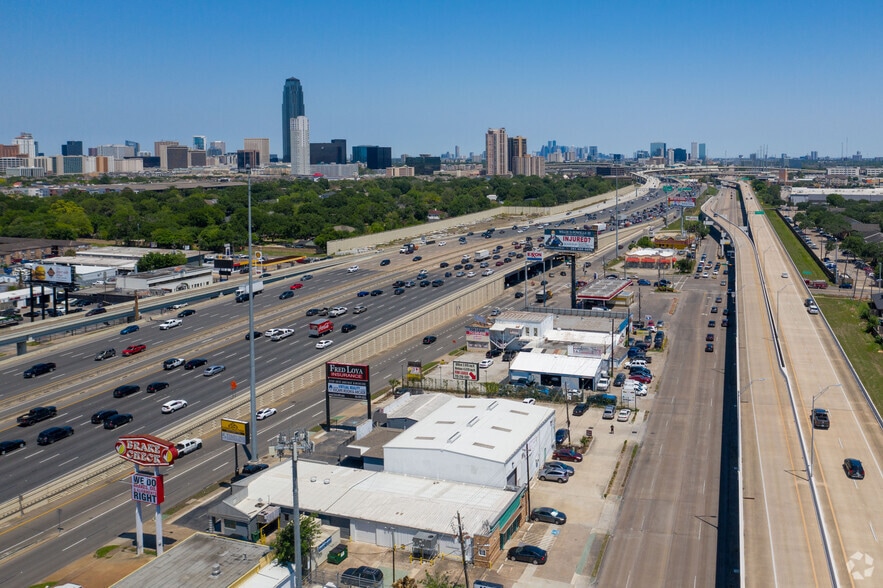 More Photos Of 5633 Southwest Fwy, Houston Freestanding For Lease