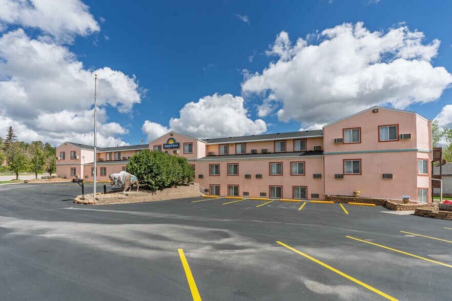 More Photos Of 519 Crook St, Custer Hotel For Sale