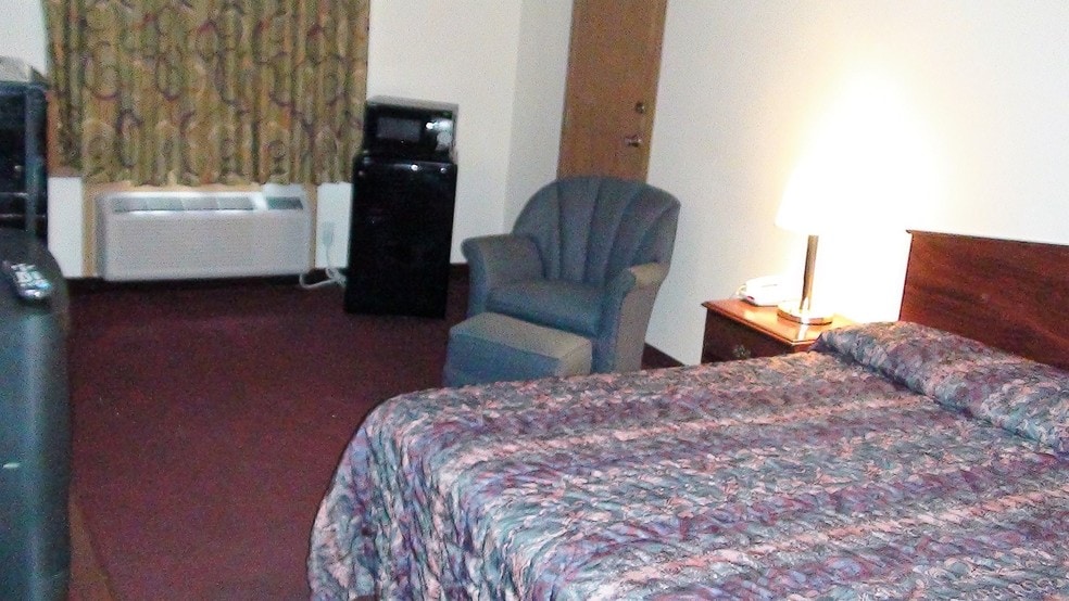 More Photos Of 265 Colonels Dr, Columbus Junction Hotel For Sale