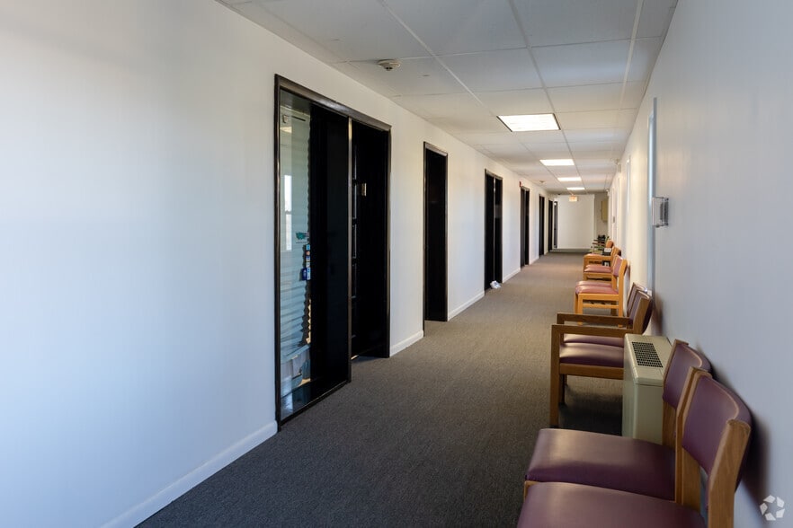 More Photos Of 1835 N 19th Ave, Melrose Park Medical For Lease