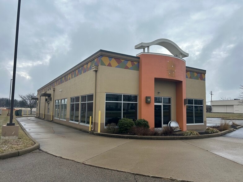 Primary Photo Of 11020 Hamilton Ave, Cincinnati Restaurant For Sale