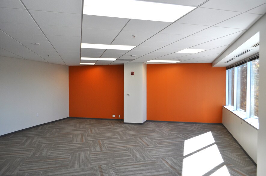 More Photos Of 2010 Corporate Ridge Rd, McLean Office For Lease