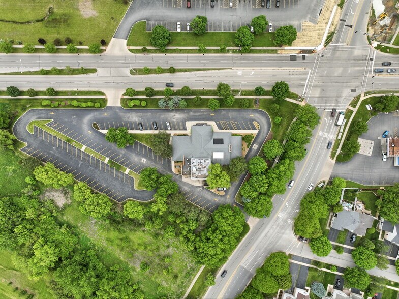More Photos Of 300 Veterans Pky, Bolingbrook Restaurant For Sale