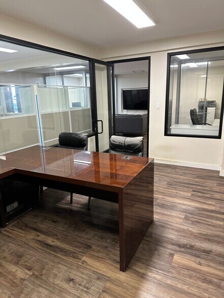 More Photos Of 2144 Kauhana St, Honolulu Storefront Retail Office For Lease