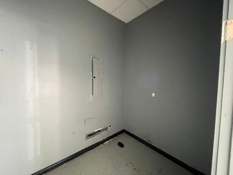 More Photos Of 109 S State St, San Jacinto Unknown For Lease