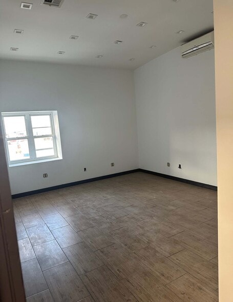 More Photos Of 163 Imlay St, Brooklyn Warehouse For Lease