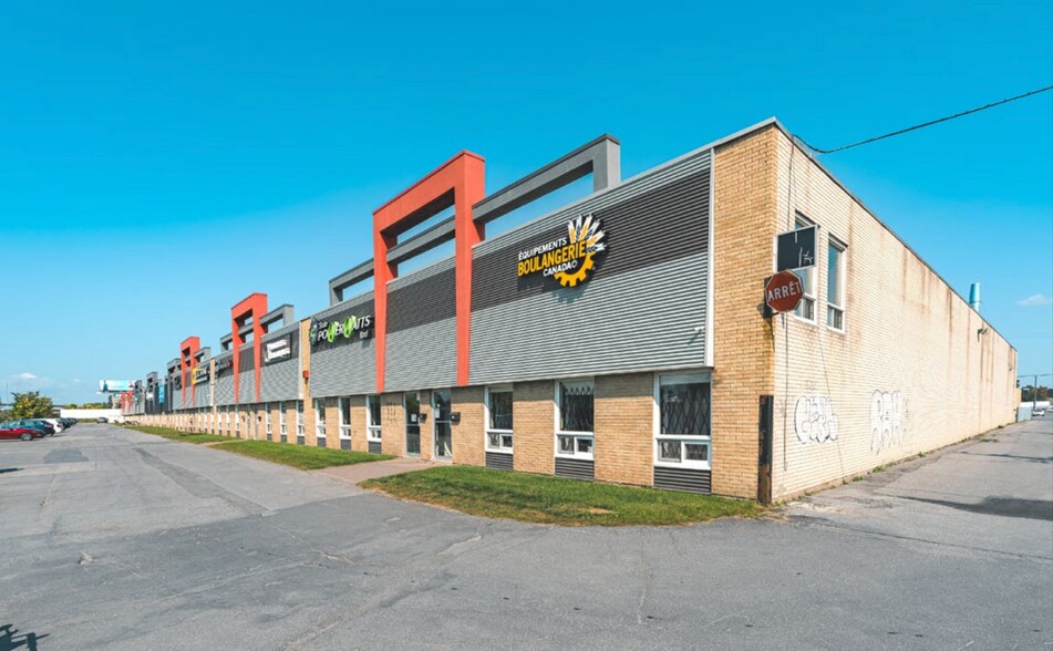 More Photos Of 650-840 Boul Du Curé-Boivin, Boisbriand Distribution For Lease