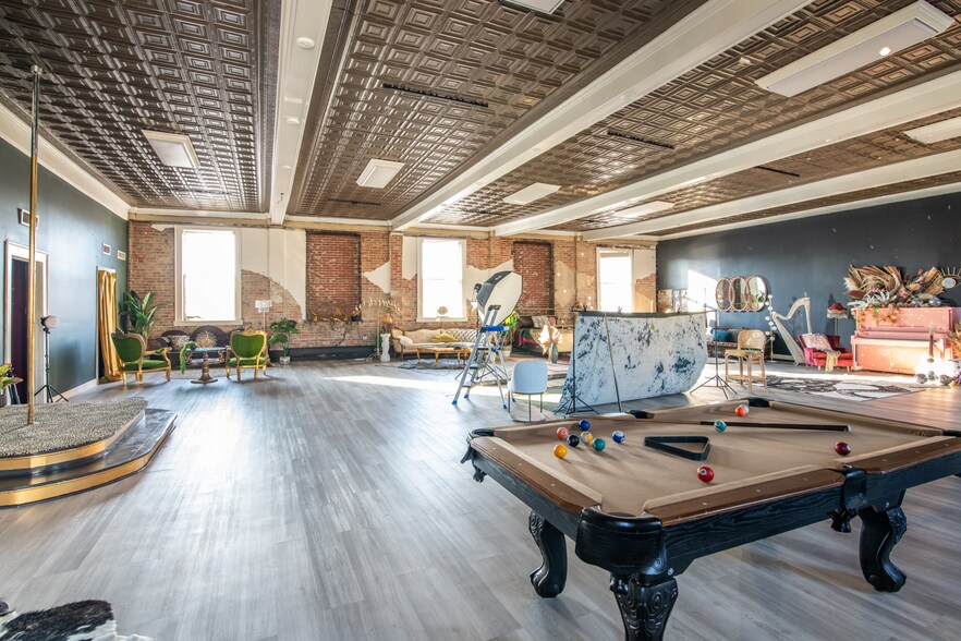 More Photos Of 534 Walnut St, Gadsden Showroom For Sale