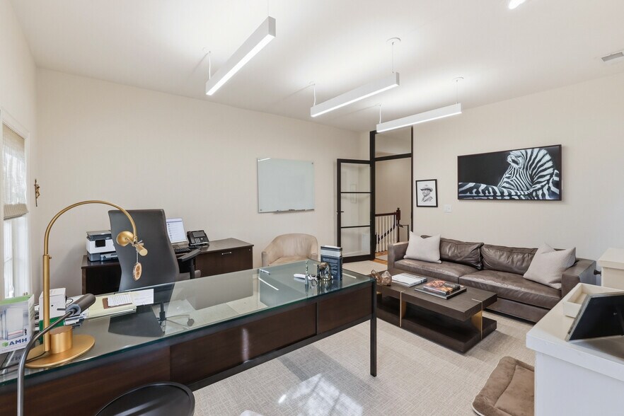 More Photos Of 131 Kentucky Ave, Lexington Freestanding For Sale