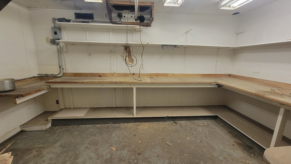 More Photos Of 2045 University Ave, Morgantown Convenience Store For Sale