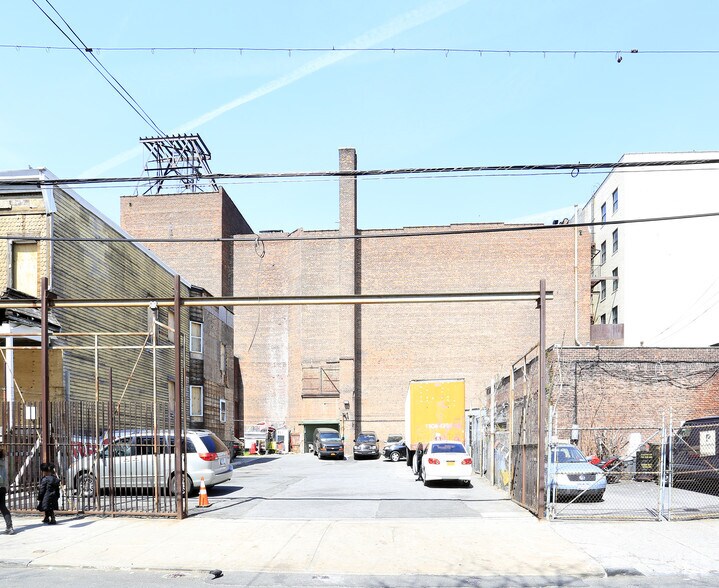 Primary Photo Of 708 E Tremont Ave, Bronx Movie Radio TVStudio For Lease