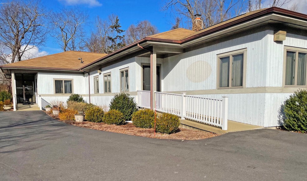 More Photos Of 32 William F Palmer Rd, Moodus Freestanding For Lease