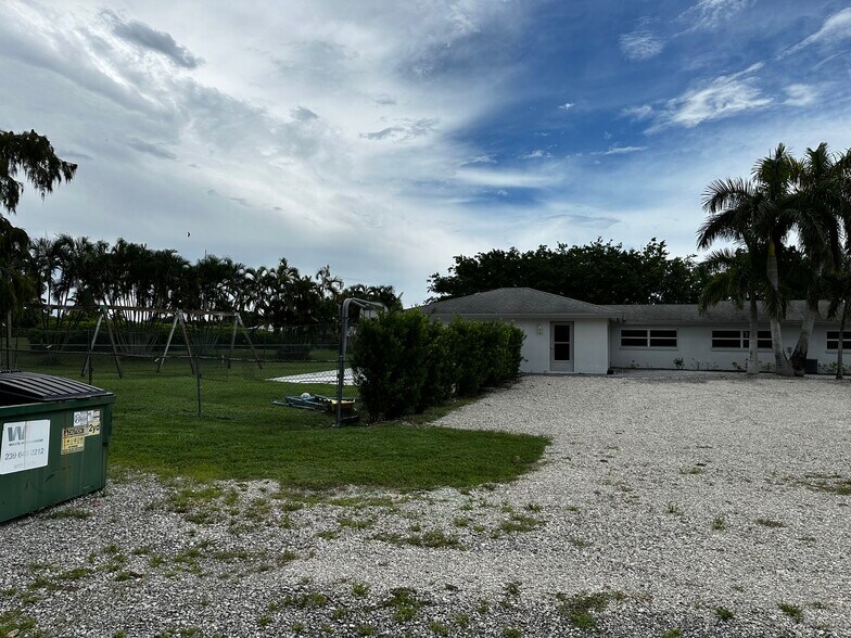 More Photos Of 101-105 Saint Andrews Blvd, Naples Specialty For Sale