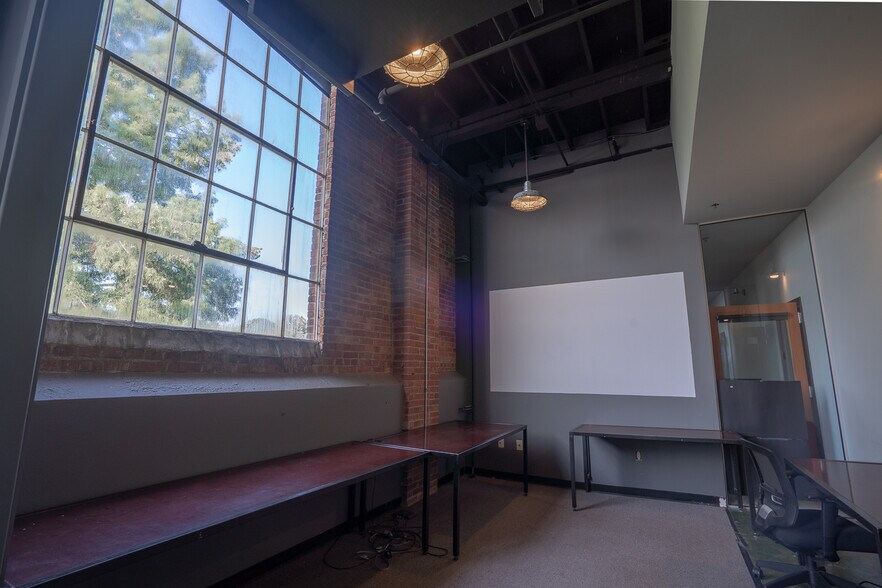 More Photos Of 230 Franklin Rd, Franklin Storefront Retail Office For Lease