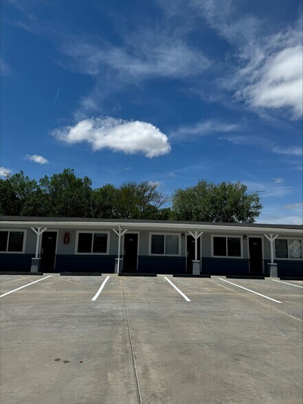 More Photos Of 304 E Pancake Blvd, Liberal Apartments For Sale