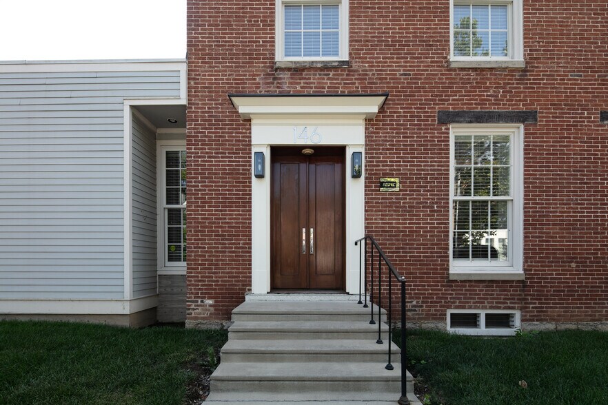 More Photos Of 146 E Third St, Lexington Office For Sale