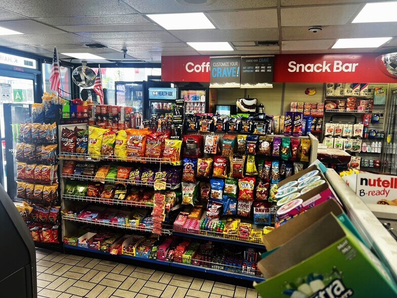 More Photos Of 5560 Van Nuys Blvd, Sherman Oaks Service Station For Sale