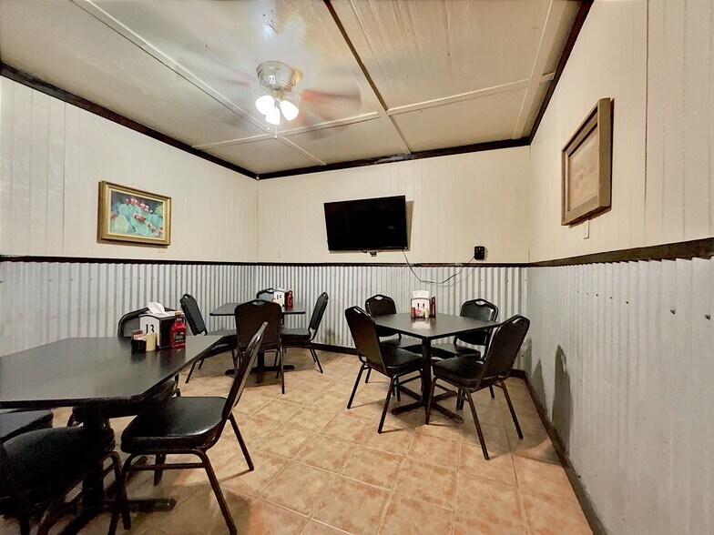 More Photos Of 3047 TX-16 Hwy, Tilden General Retail For Sale