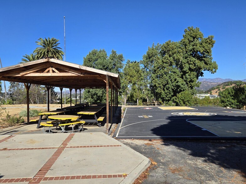 More Photos Of 625 Coleman Ave, Los Angeles Schools For Lease