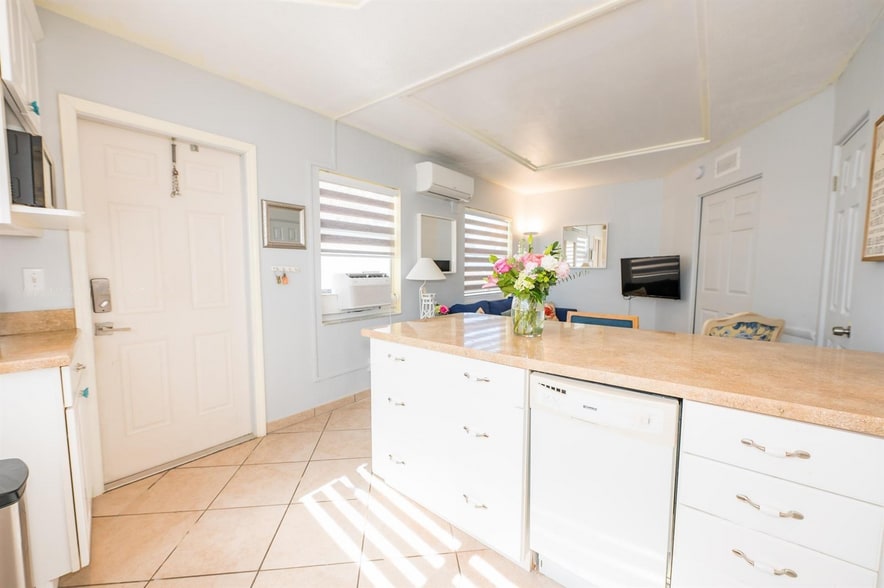 More Photos Of 3401 NE 10th St, Pompano Beach Hotel For Sale