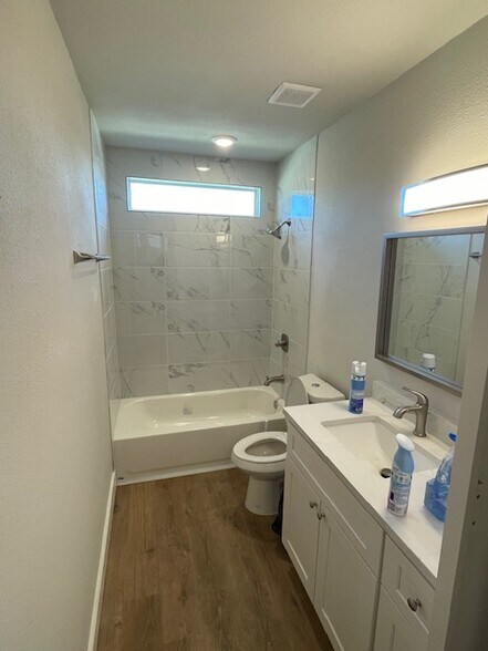 More Photos Of 296-300 Carmel Creekside Dr, Hutto Office Residential For Lease