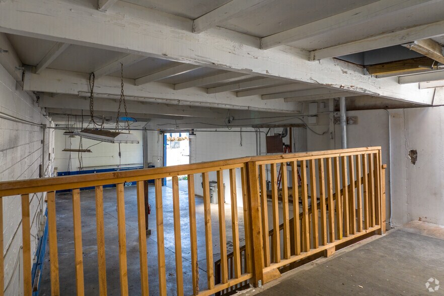 More Photos Of 2020 Brush St, Oakland Warehouse For Lease