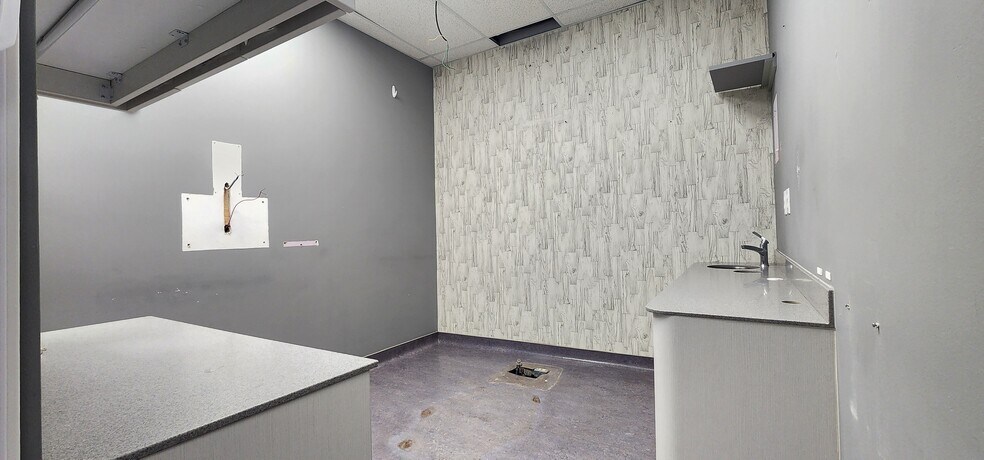 More Photos Of 2825-2885 Lauzon Pky, Windsor General Retail For Lease