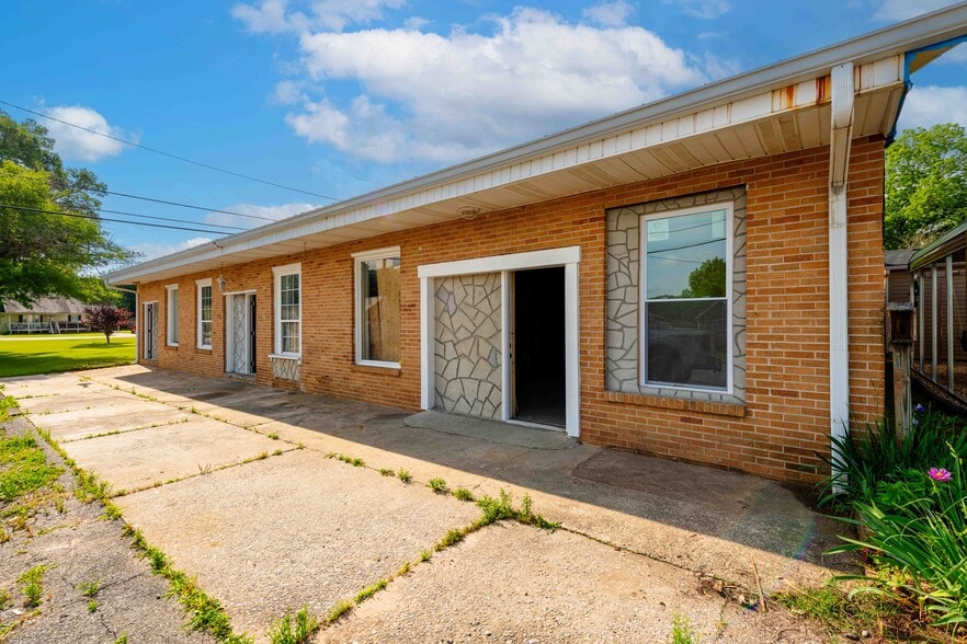 Primary Photo Of 8 2nd St, Aragon Apartments For Sale