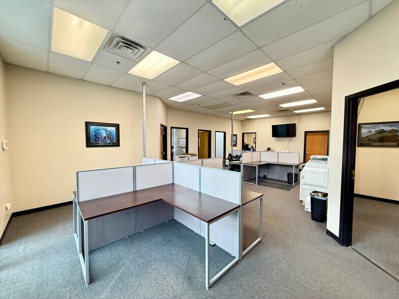 More Photos Of 301 Stag Industrial Blvd, Lake Saint Louis Light Manufacturing For Lease