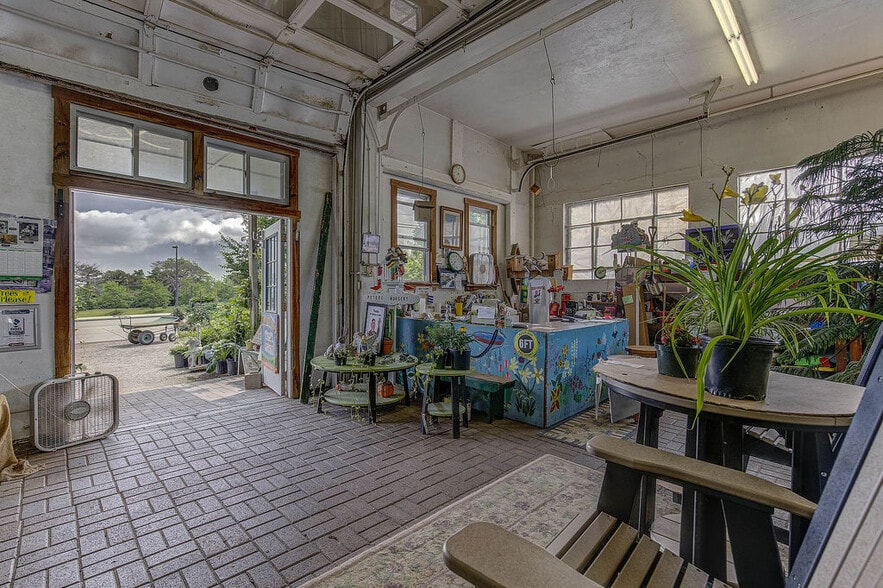 More Photos Of 5587 Harrison Ave, Cincinnati Garden Center For Sale