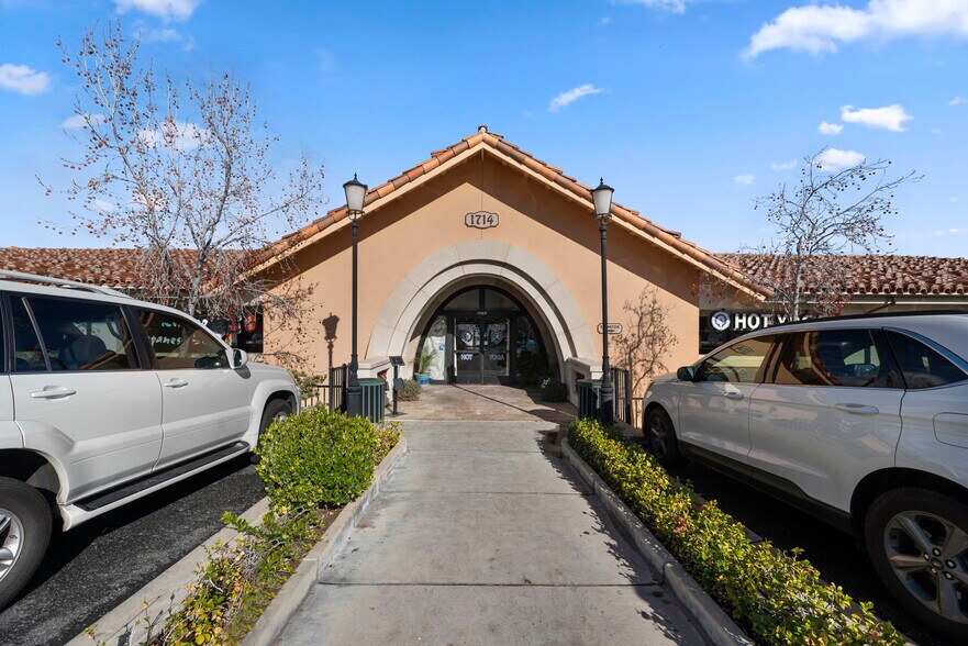 More Photos Of 1714 Newbury Rd, Newbury Park General Retail For Lease