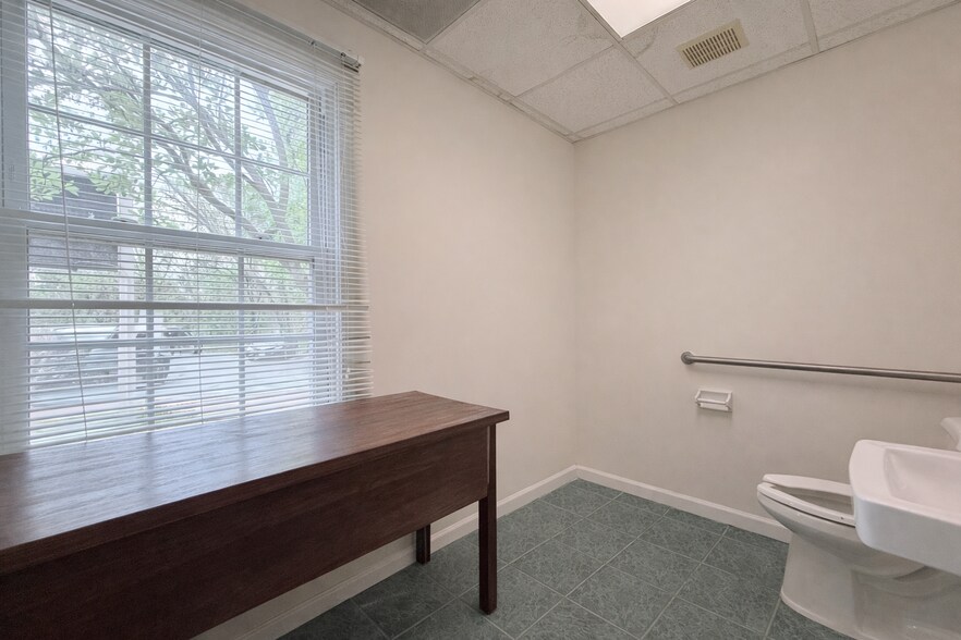 More Photos Of 7 Auer Ct, East Brunswick Office For Lease