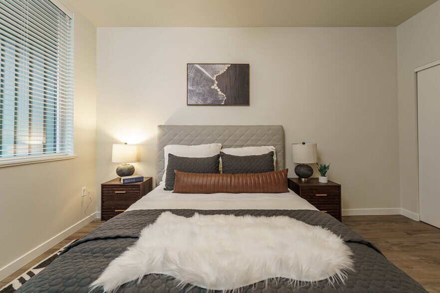 More Photos Of 1311 SW Gibbs St, Portland Apartments For Sale