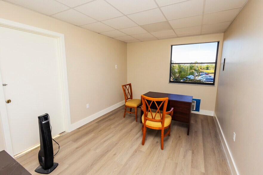 More Photos Of 3444 Marinatown Ln, North Fort Myers Unknown For Lease