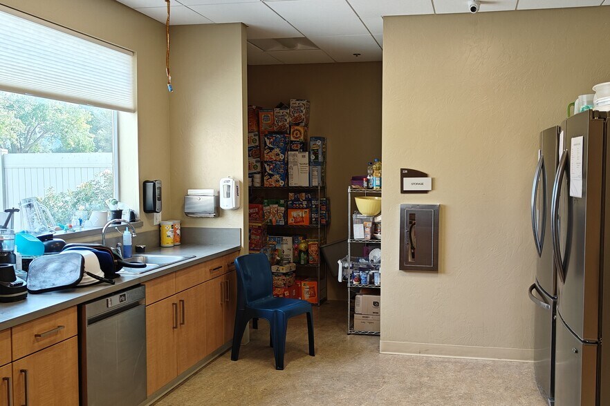 More Photos Of 3210 E Rd, Clifton Office For Sale