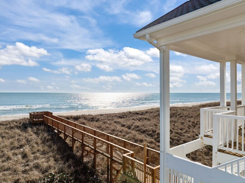 More Photos Of 312 Carolina Beach Ave N, Carolina Beach Office For Sale